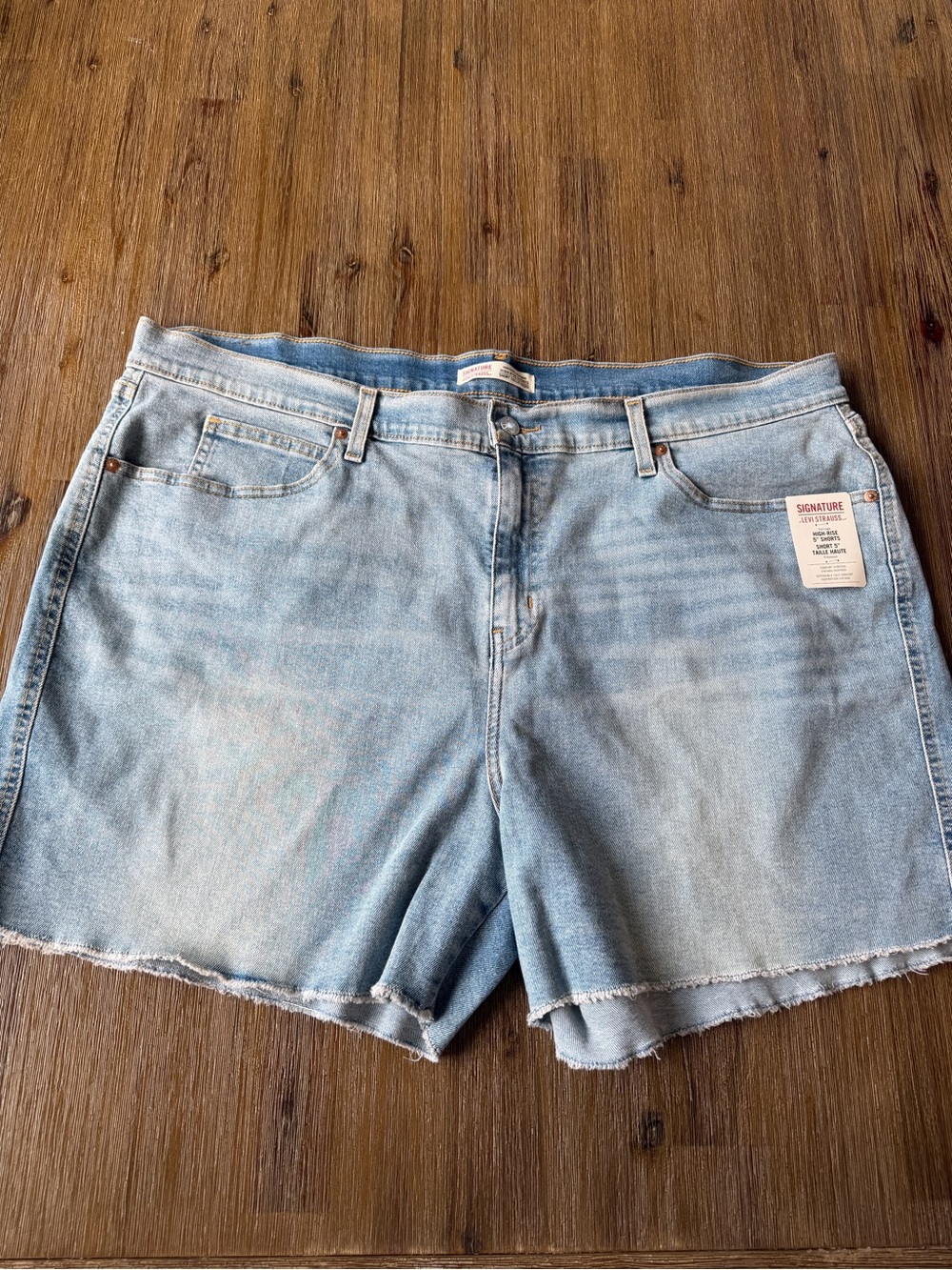 NWT Signature by Levi Strauss Women’s Blue Denim Cutoff Shorts size 24W